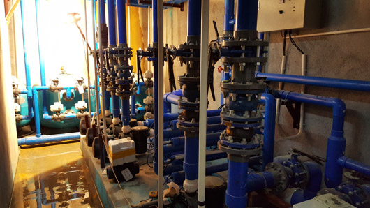 游泳池機房內部